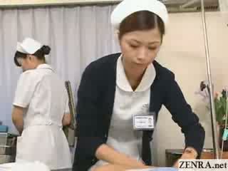 Jap 간호사 practices 그녀의 손 일 기술
