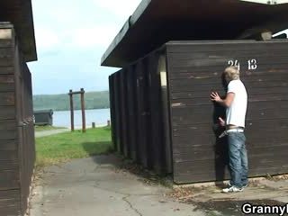 Old pirang gets fucked in the publik changing room