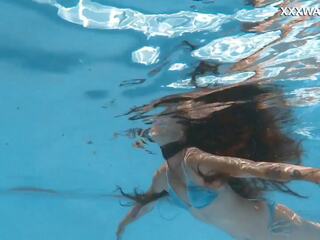 Hungary зіпсована дівчина lana lelani swims оголена для ви