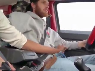 Two quente men masturbação em o carro