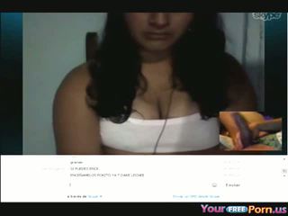 South 미국 사람 소녀 teasing 그녀의 큰 가슴 에 skype
