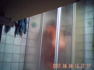 Verborgen camera op douche
