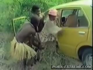 Warga afrika gadis fucked oleh putih zakar/batang dalam hutan