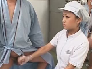 讨厌 亚洲人 护士 rubbing 她的 patients starved 公鸡