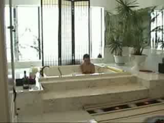 Amateur teen solo in bathtub then blow...