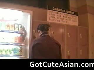 Voyeur japonesa adolescentes em o locker quarto