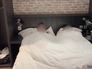 단계 엄마 과 단계 아들 주 a 침대 에 a 호텔: 영국의 숨겨진 camera 포르노를