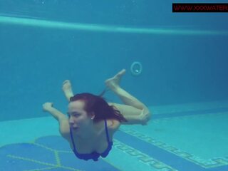 Lina mercury è caldi e arrapato in il pubblico nuoto piscina