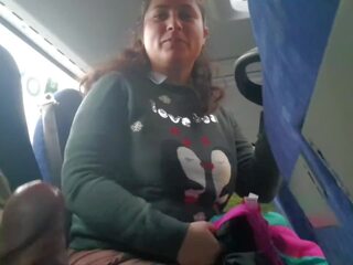 Voieur seduces milf pentru suck&jerk lui penis în autobus: amator porno feat. expressiagirl