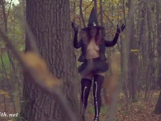 Undress the witch. horror कामुक वीडियो
