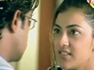 Telugu skuespiller kajol agarwal viser pupper