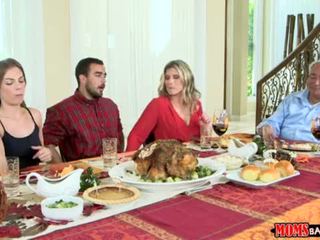 Moms bang tonårs - styggt familj thanksgiving <span class=duration>- 10 min</span>