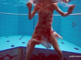 Svømming basseng erotisk babe martina kåt og naken porno videoer