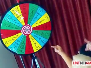 6 incredibly جميل الفتيات لعب spin ال wheel من nudity