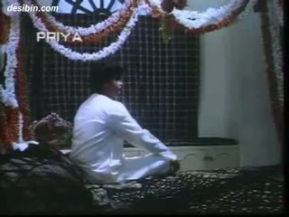 Desi suhaag raat masala วีดีโอ a ร้อน masala วีดีโอ featuring guy unpacking ของเขา เมีย บน เป็นครั้งแรก คืน