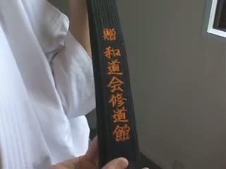 Hitomi tanaka. maestro clase karate.