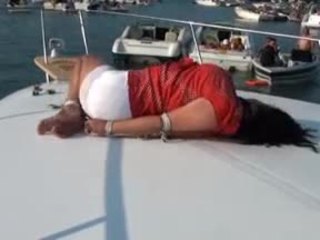 Position hogtie sur une bateau